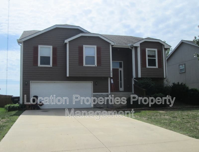 3815 Crossgate Terrace, main listing photo